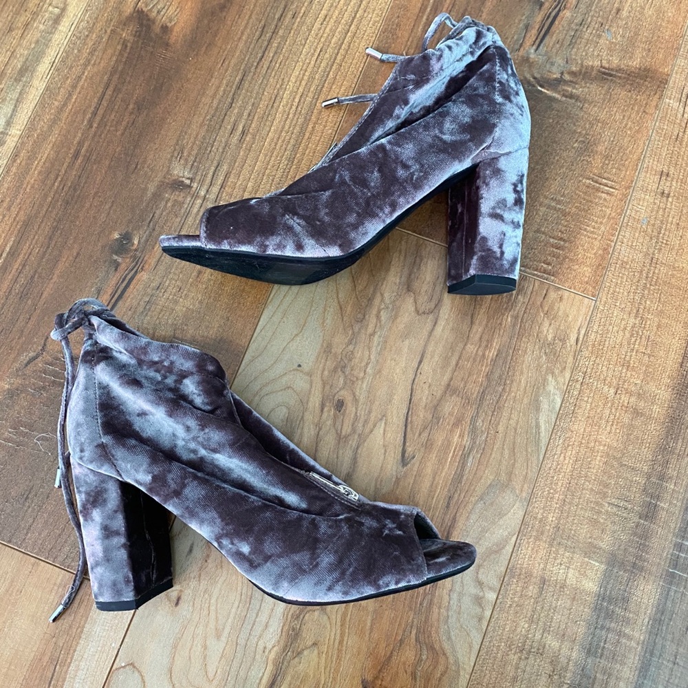 NWOT Report sakai velvet peep toe bootie bow heel